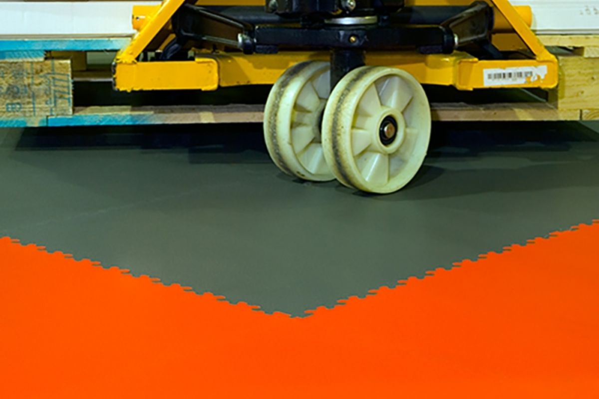 industrial-flooring-–-pallet-truck-usage-1